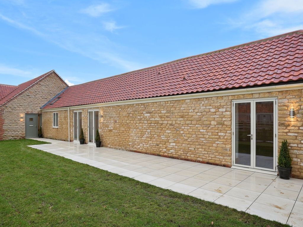 4 bed barn conversion for sale in The Old Stable, Bridge End Road, Welby Warren, Grantham, Lincolnshire NG32, £645,000