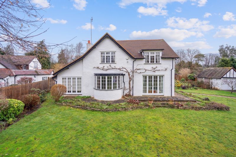 5 bed property for sale in Cliveden Mead, Maidenhead SL6, £1,600,000