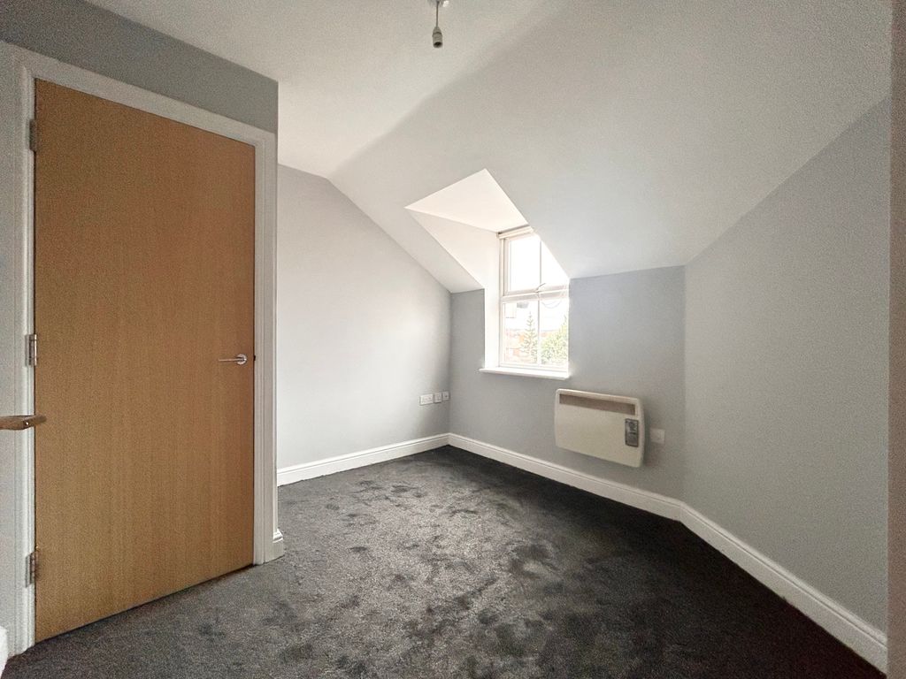 2 bed flat to rent in The Crossing, Oldbury B69, £850 pcm