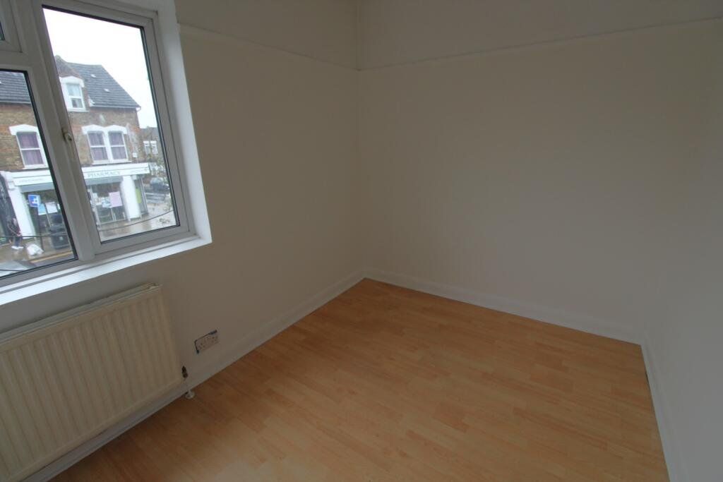 2 bed flat to rent in Footscray Road, New Eltham SE9, £1,250 pcm