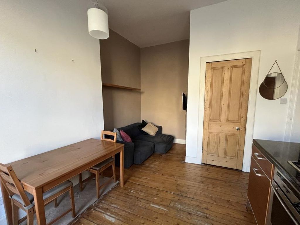 1 bed flat to rent in Montgomery Street, Hillside, Edinburgh EH7, £1,100 pcm