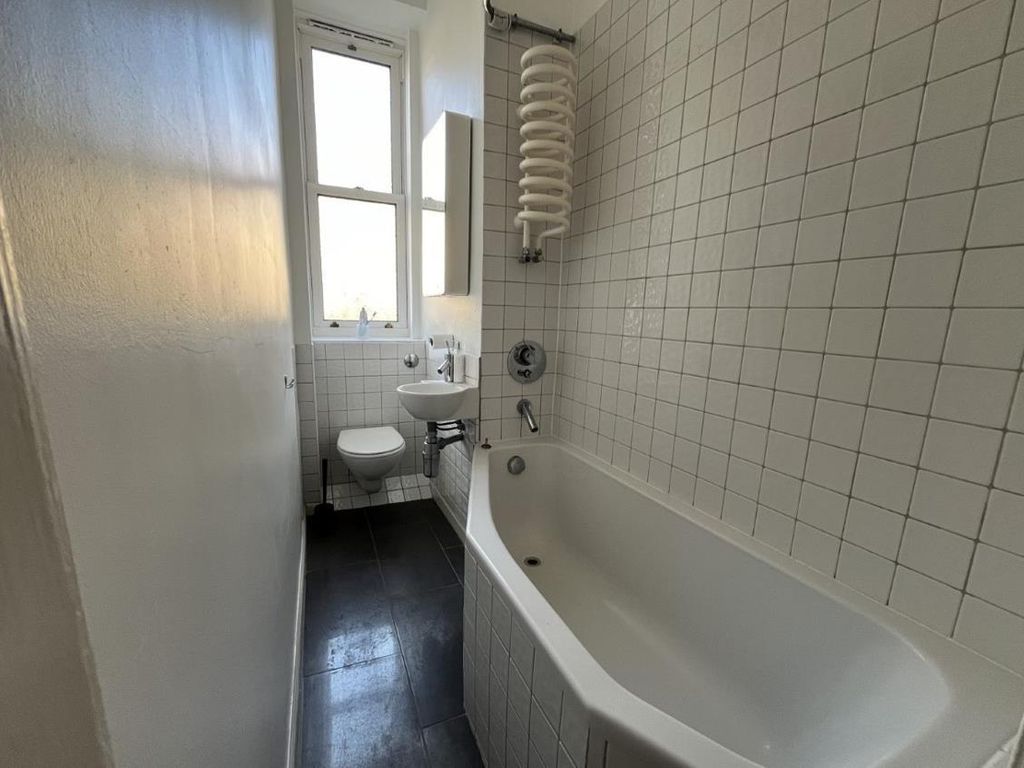 1 bed flat to rent in Montgomery Street, Hillside, Edinburgh EH7, £1,100 pcm