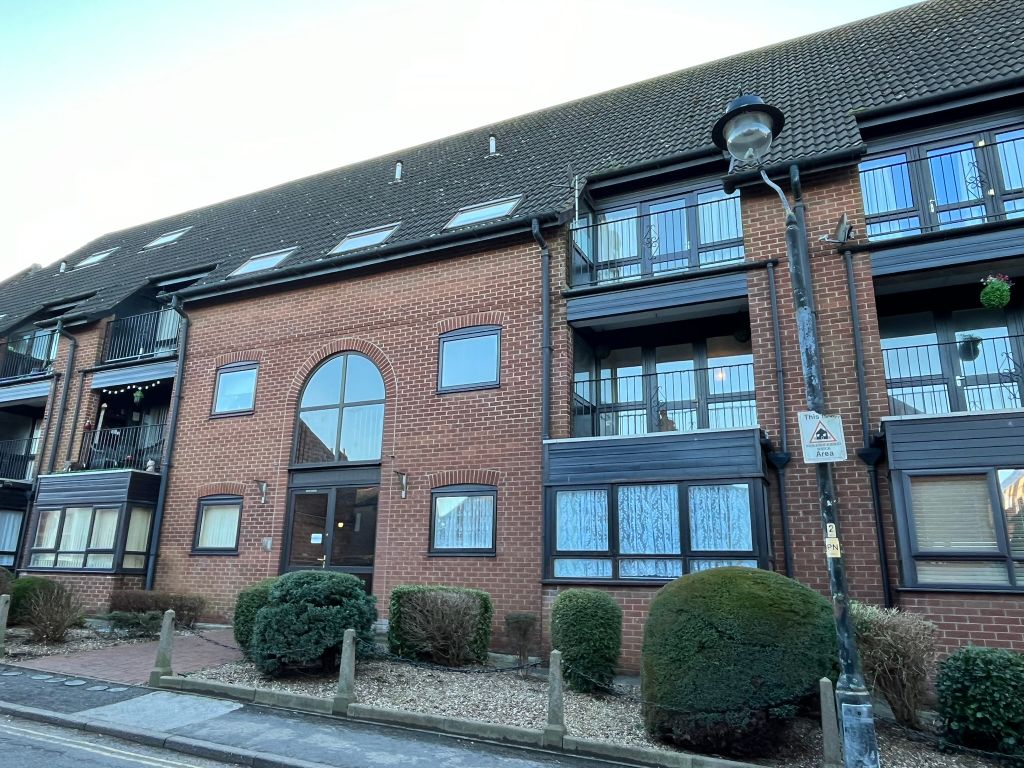 2 bed flat to rent in Northgate Court, Louth LN11, £650 pcm