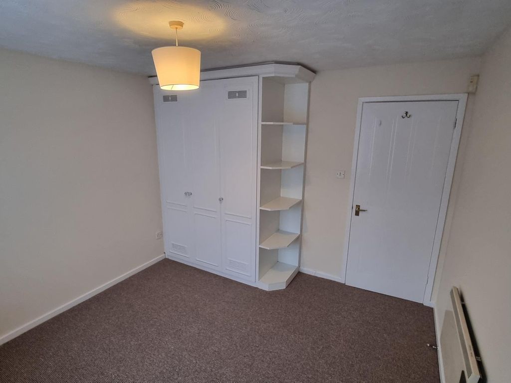 2 bed flat to rent in De La Warre Court, St Annes Park, Bristol BS4, £1,100 pcm