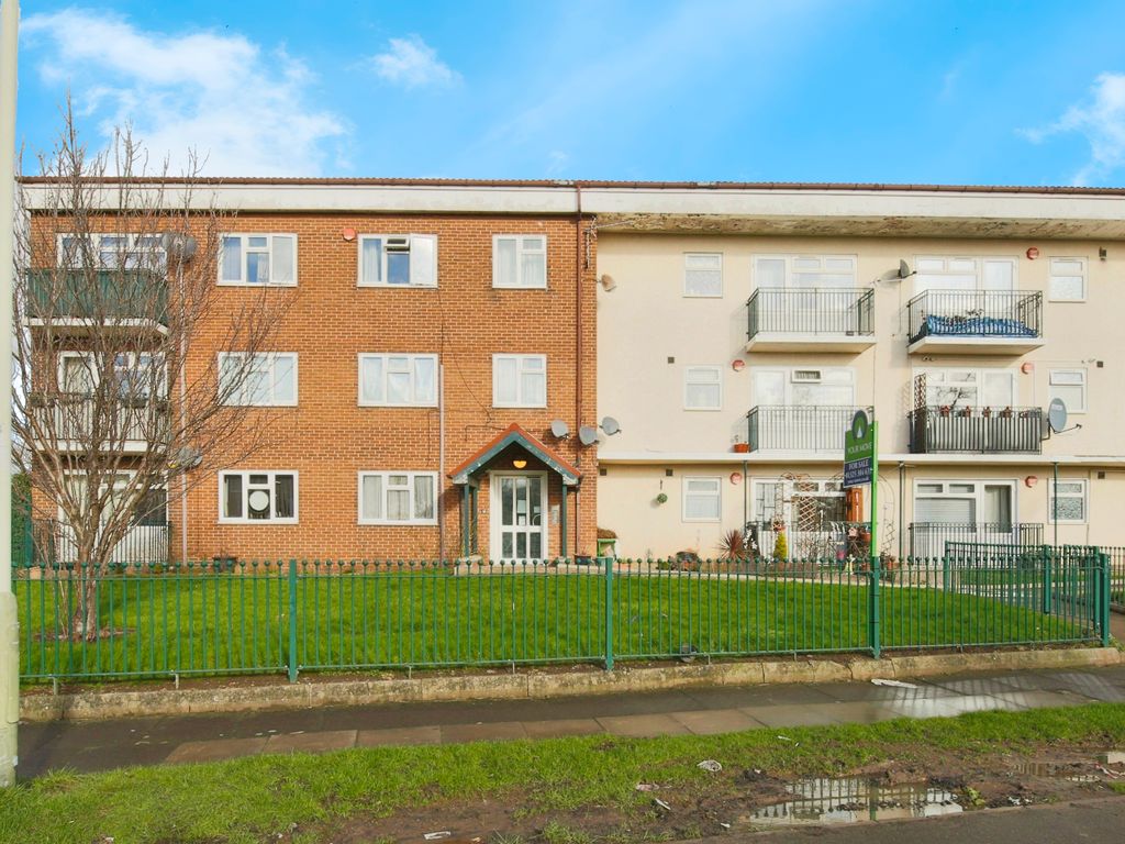 2 bed flat for sale in Dinsdale Crescent, Darlington, Durham DL1, £65,000
