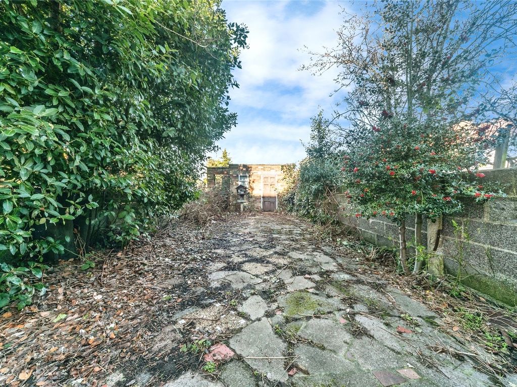 3 bed terraced house for sale in Cranborne Avenue, Surbiton KT6, £475,000