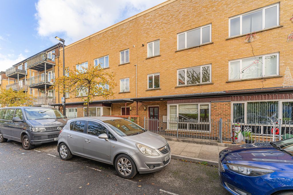 4 bed town house for sale in Garrison Road, London E3, £795,000
