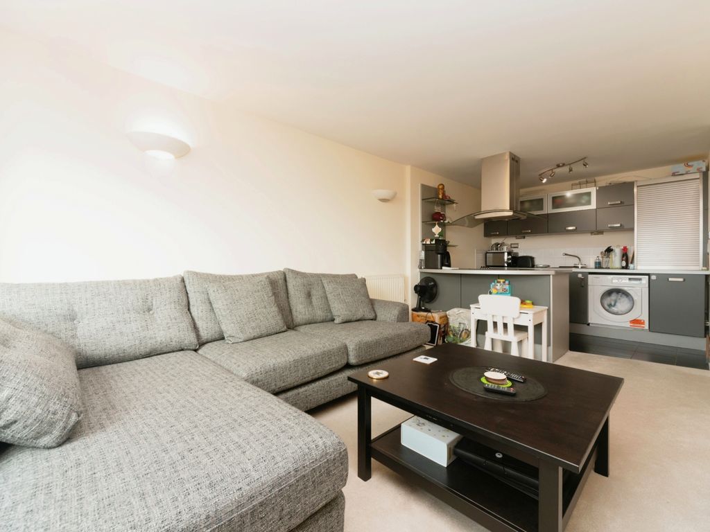 1 bed flat for sale in Throwley Way, Sutton SM1, £260,000