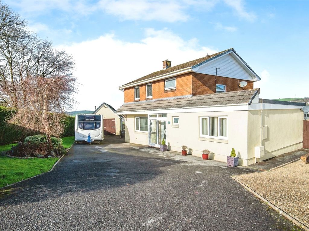 5 bed detached house for sale in Mount Pleasant, Pensarn, Carmarthen, Carmarthenshire SA31, £425,000