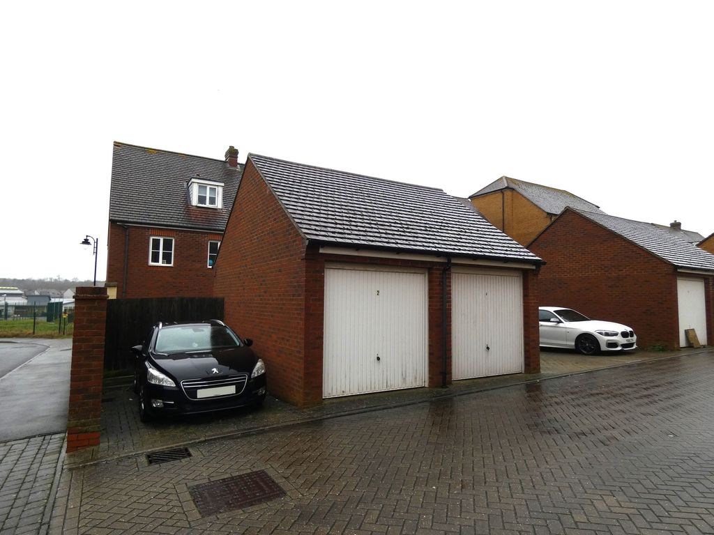4 bed terraced house to rent in Intelligence Walk, Ashford TN23, £1,550 pcm