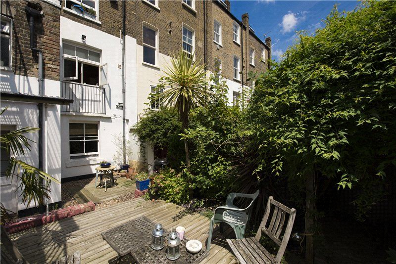 2 bed flat to rent in Morton Road, Canonbury N1, £3,250 pcm