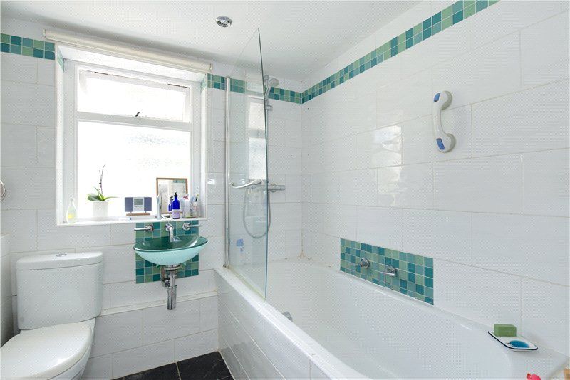 2 bed flat to rent in Morton Road, Canonbury N1, £3,250 pcm