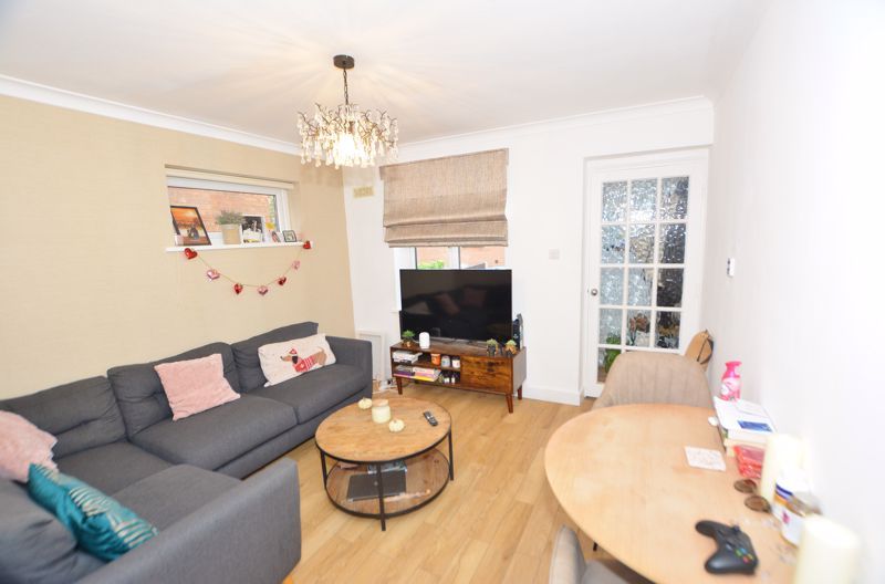 1 bed flat for sale in Frank Lunnon Close, Bourne End SL8, £230,000