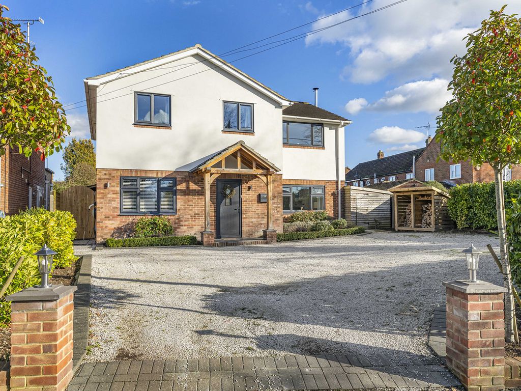 4 bed detached house for sale in Baker Street, Aston Tirrold OX11, £965,000
