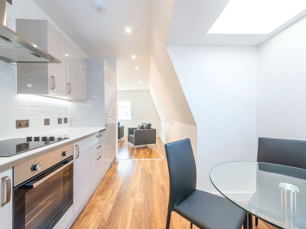 1 bed flat to rent in Southampton Way, Tower Bridge SE5, £1,650 pcm