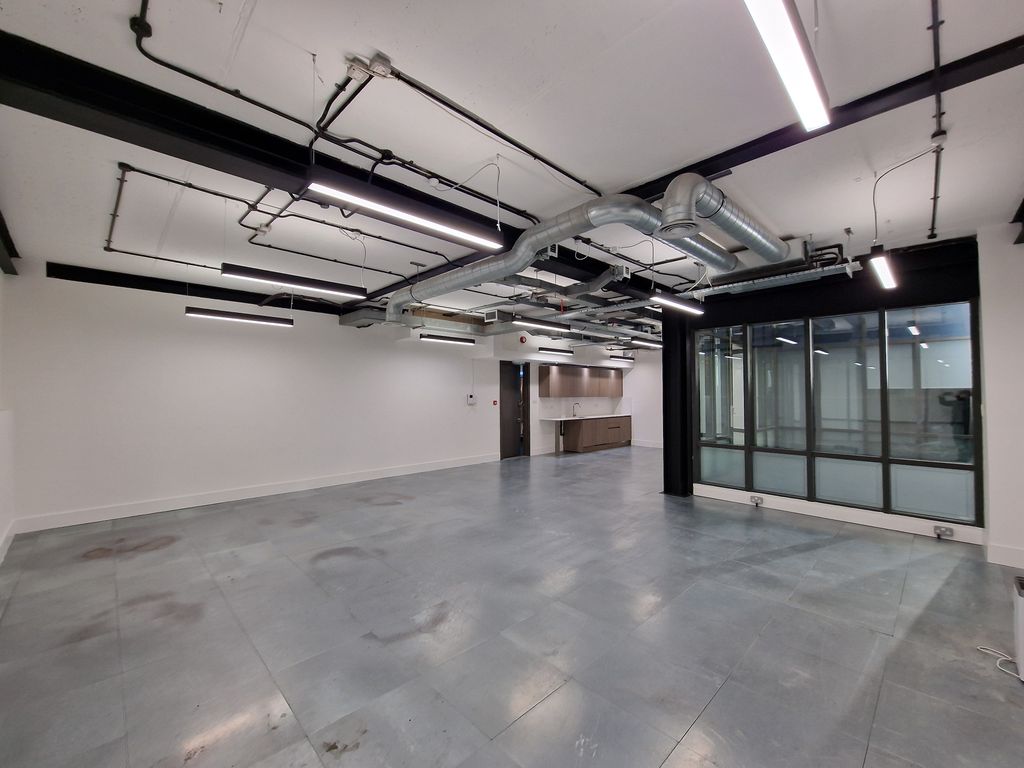 Office to let in 111 Charterhouse Street, London EC1M, £30,000 pa