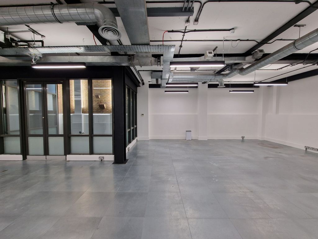 Office to let in 111 Charterhouse Street, London EC1M, £30,000 pa