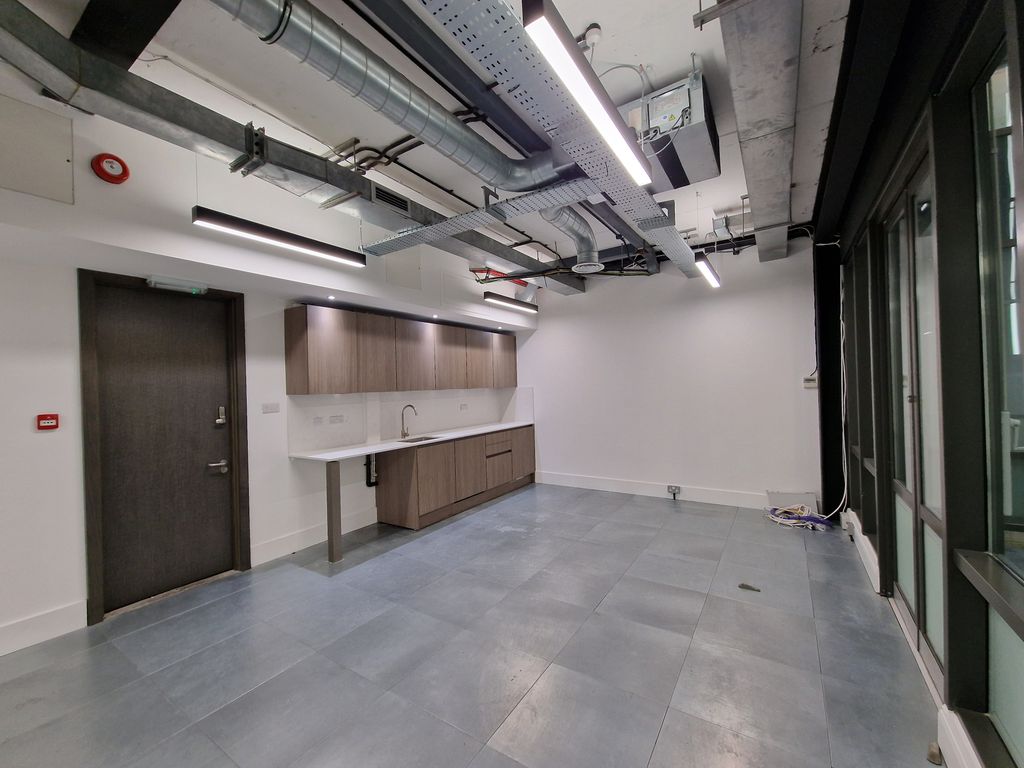 Office to let in 111 Charterhouse Street, London EC1M, £30,000 pa