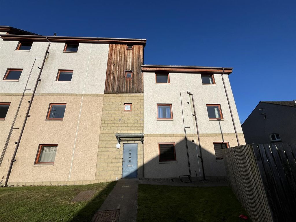 2 bed flat for sale in Elgin IV30, £115,000