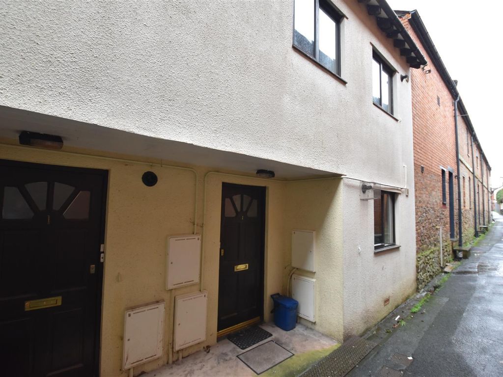 1 bed flat to rent in The Old Stables, The New Cut, Cullompton, Devon EX15, £595 pcm