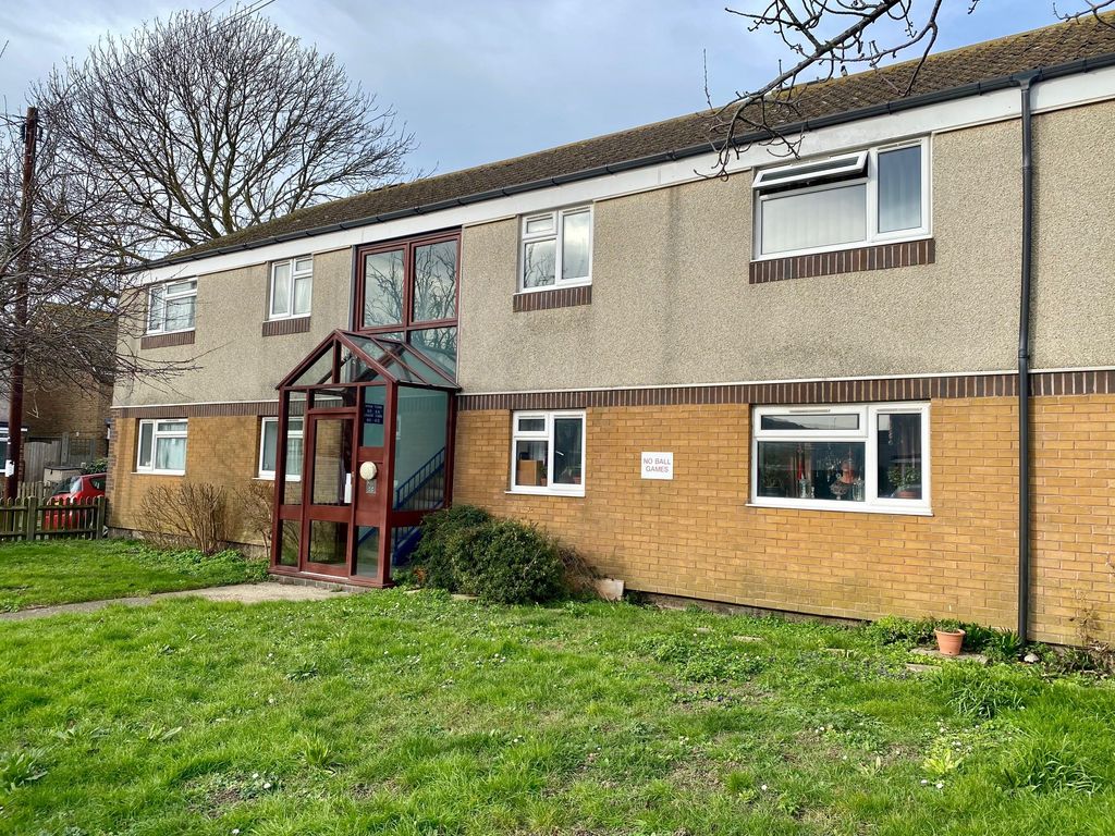 1 bed flat for sale in Dunstan Avenue, Westgate-On-Sea CT8, £145,000