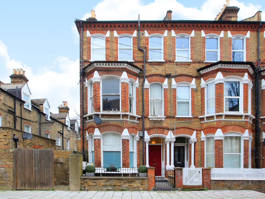 1 bed flat for sale in Hemberton Road, Clapham, London SW9, £360,000