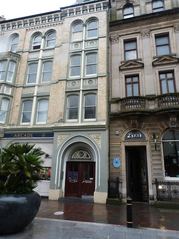 1 bed flat to rent in High Street, Cardiff CF10, £925 pcm