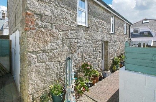 1 bed barn conversion to rent in Cape Cornwall Street, Penzance TR19, £900 pcm