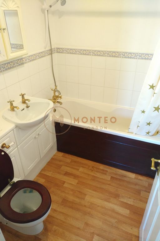 2 bed flat for sale in Rainbow Quays, 99 Rope Street, London SE16, £470,000