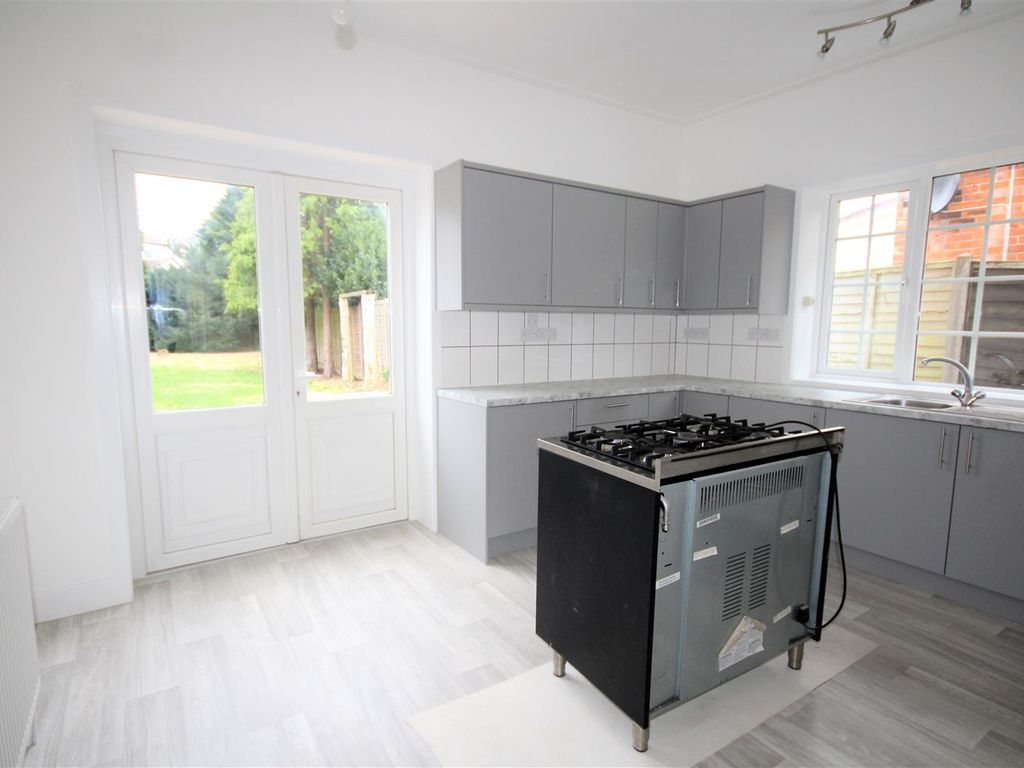 5 bed detached house to rent in Lowther Road, Bournemouth BH8, £2,750 pcm