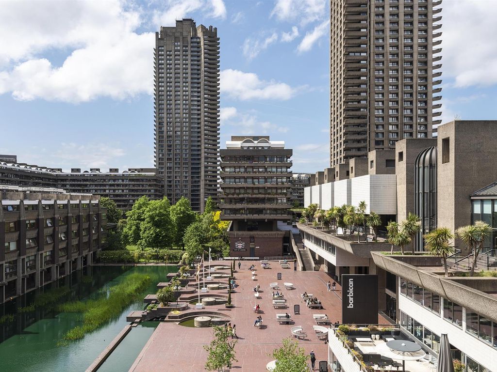2 bed flat for sale in Barbican, London EC2Y, £995,000
