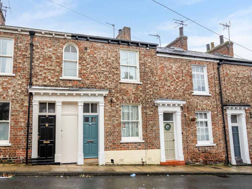 2 bed terraced house for sale in Buckingham Street, York YO1, £325,000