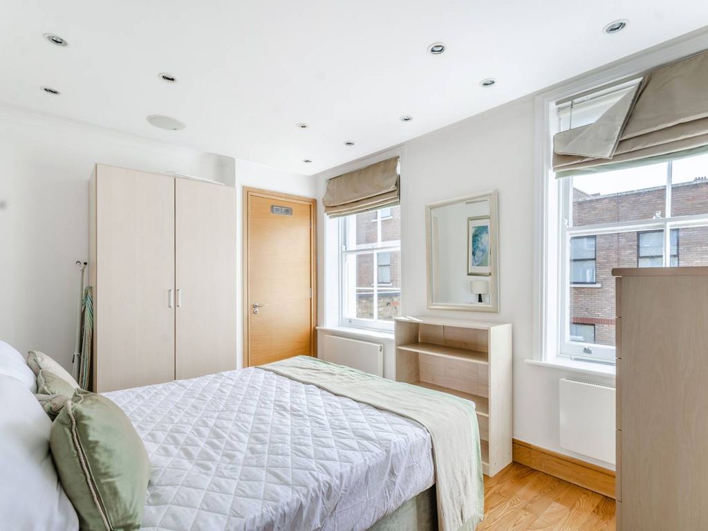 1 bed flat for sale in Bloomsbury Square, Bloomsbury, London WC1A, £700,000