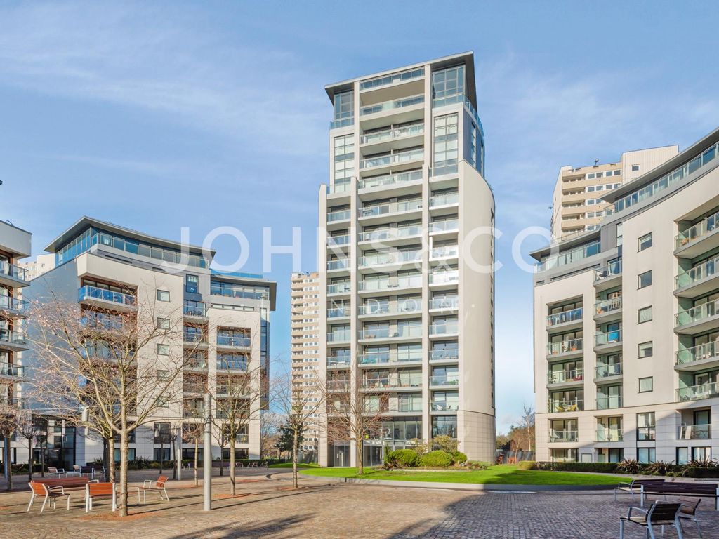3 bed flat to rent in Hyperion Tower, Pump House Crescent, Brentford TW8, £6,500 pcm
