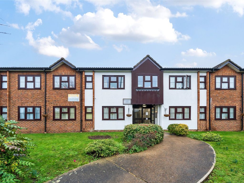 2 bed flat for sale in Beaumont Lodge, Addington Road, West Wickham BR4, £190,000