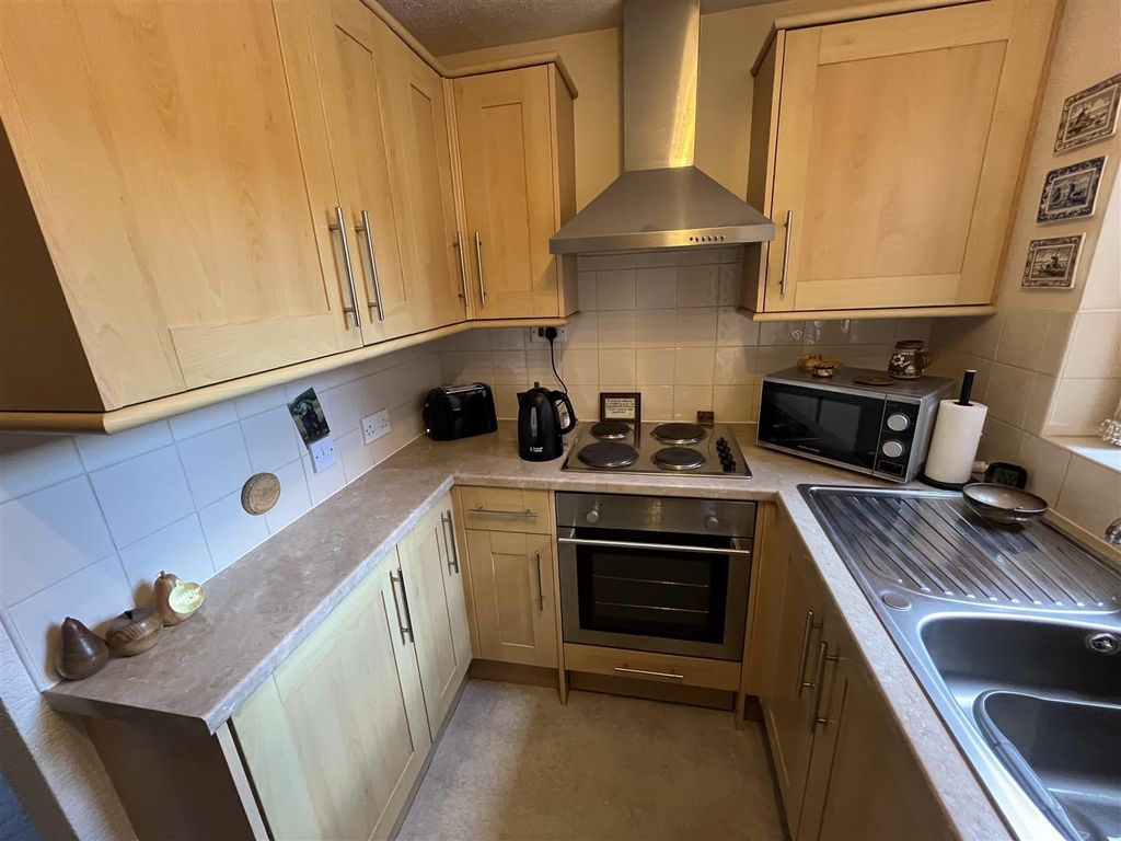 1 bed flat for sale in Maryfield Walk, Hartshill, Stoke-On-Trent ST4, £75,000