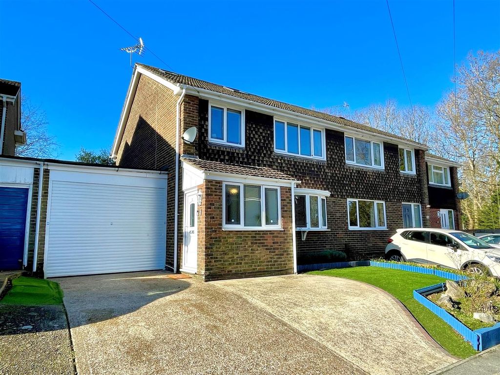 4 bed semi-detached house for sale in Embsay Road, Swanwick, Southampton SO31, £400,000