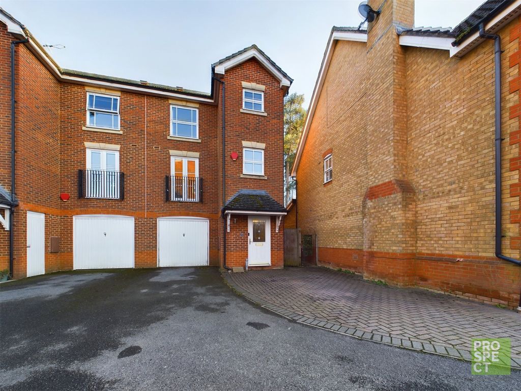 3 bed town house for sale in Attwood Drive, Arborfield, Reading, Berkshire RG2, £475,000