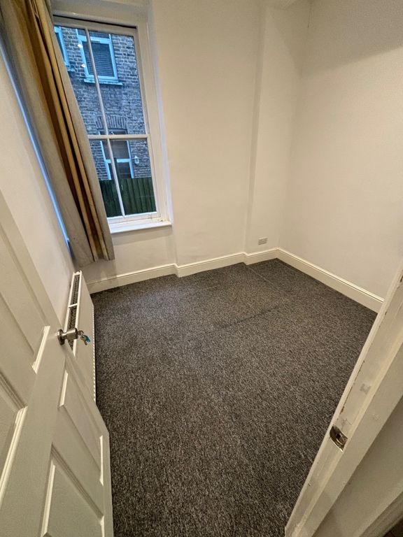 3 bed flat to rent in Wolverton Mansions Uxbridge Road, Ealing W5, £2,600 pcm