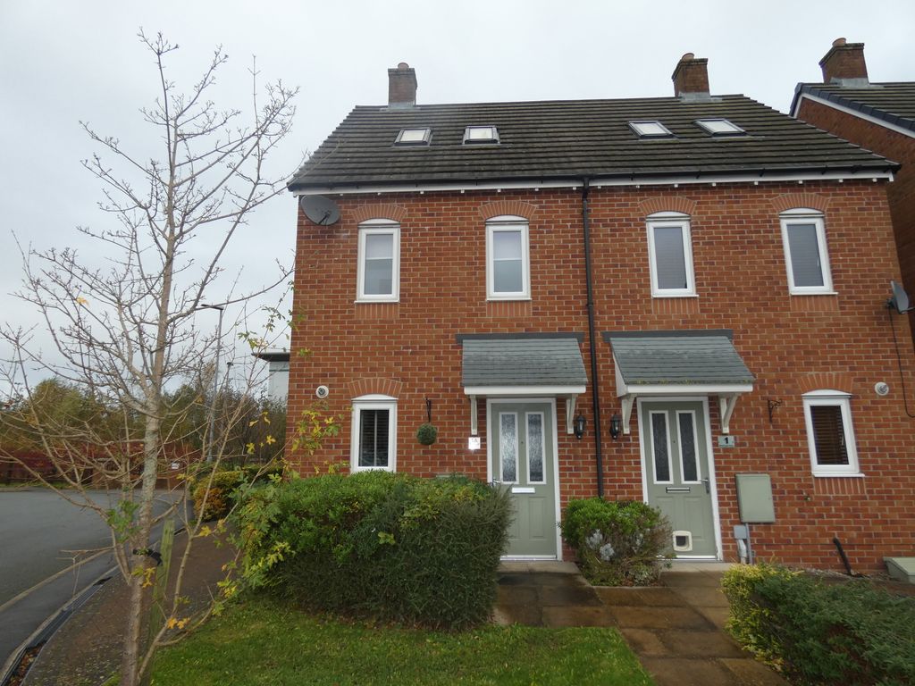 3 bed town house to rent in Bamburgh Drive, Buckshaw Village, Chorley PR7, £950 pcm