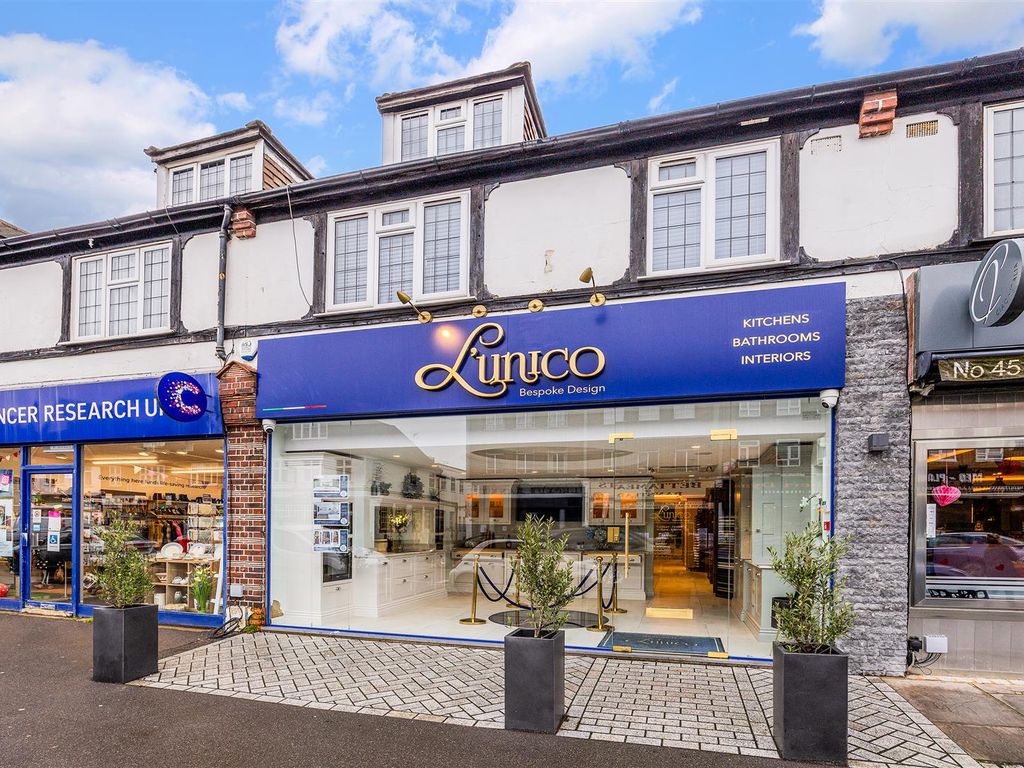 2 bed flat for sale in High Street, Banstead SM7, £350,000