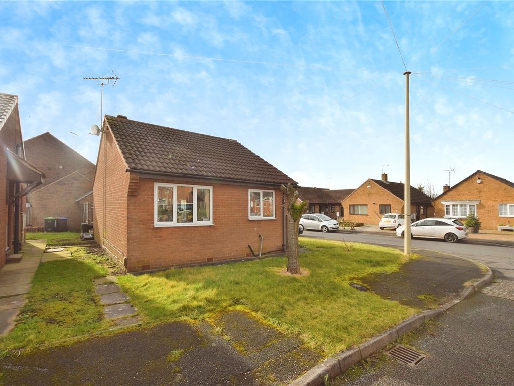 2 bed bungalow for sale in Greenholme Close, Kirkby-In-Ashfield, Nottingham, Nottinghamshire NG17, £137,500