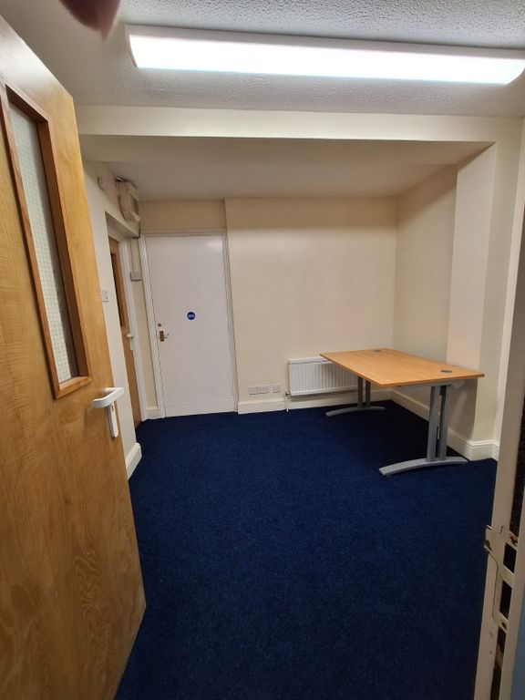 Office to let in Goswell Road, London EC1V, £6,900 pa
