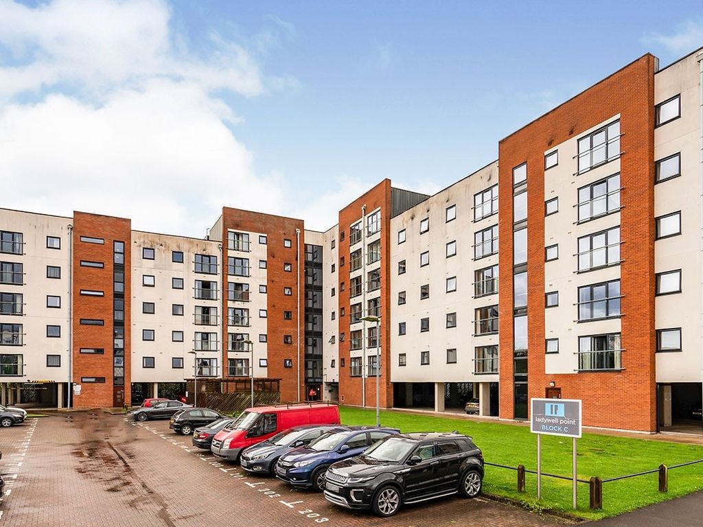 2 bed flat to rent in Pilgrims Way, Salford M50, £995 pcm