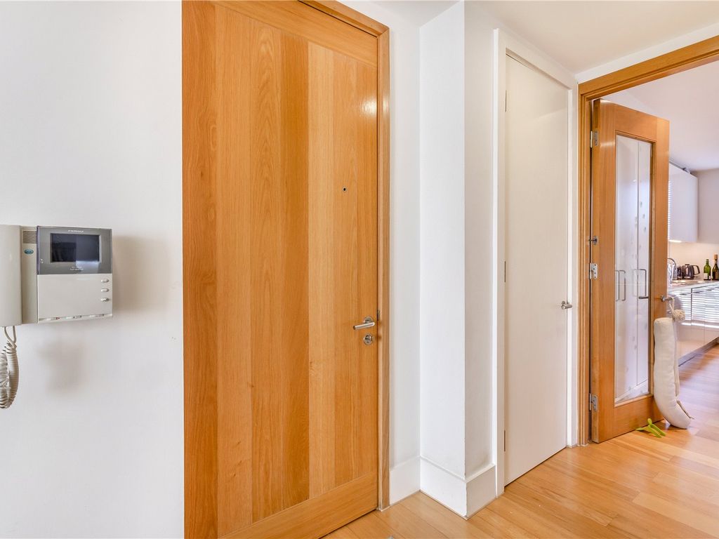 2 bed flat to rent in The Light Building, Brooklands Avenue, Cambridge, Cambridgeshire CB2, £2,150 pcm