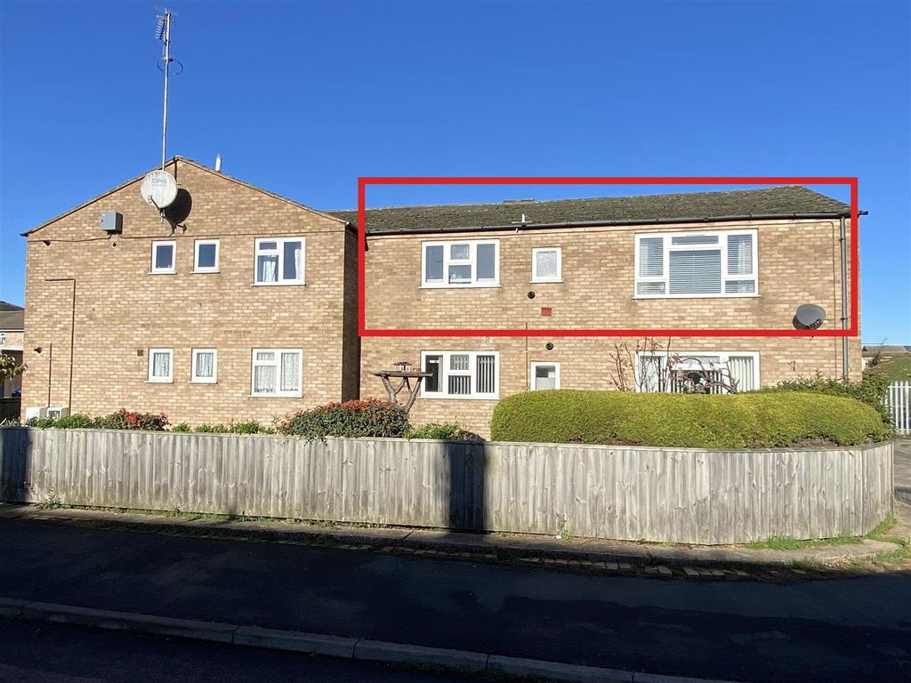 2 bed flat for sale in Charles Road, Stamford PE9, £150,000