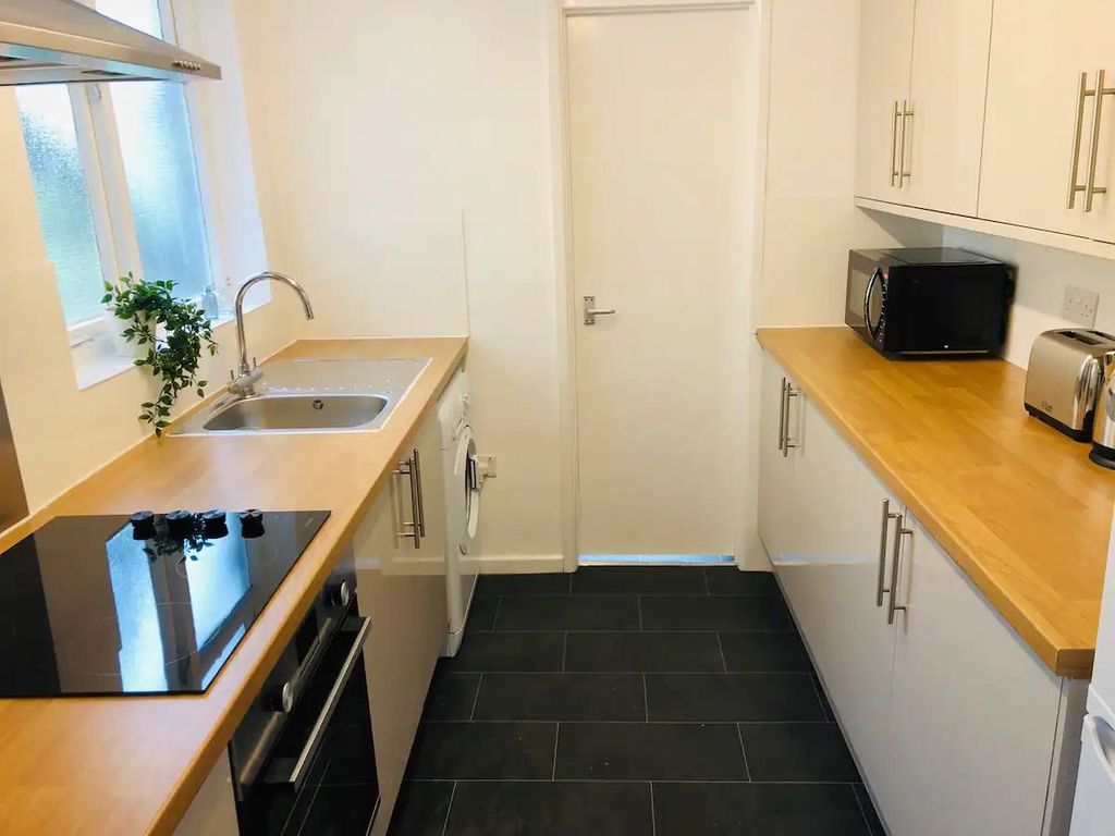 1 bed flat to rent in Priory Road, Cambridge CB5, £3,000 pcm