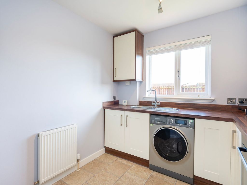 2 bed flat for sale in Abbot Road, Stirling FK7, £130,000
