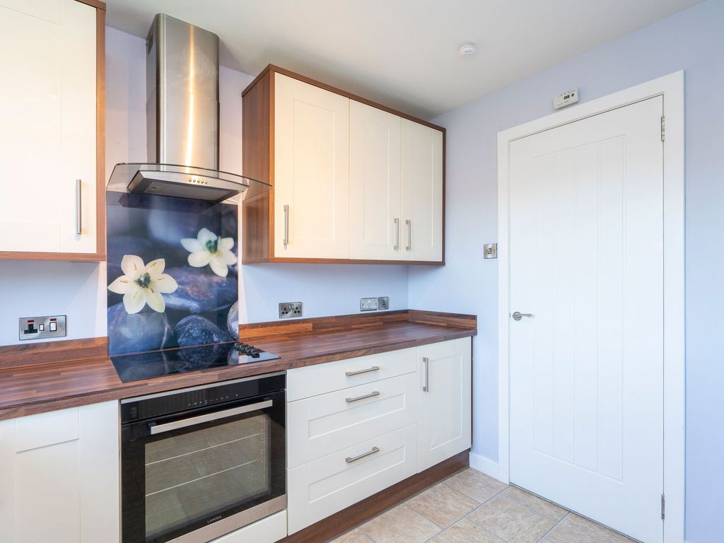 2 bed flat for sale in Abbot Road, Stirling FK7, £130,000