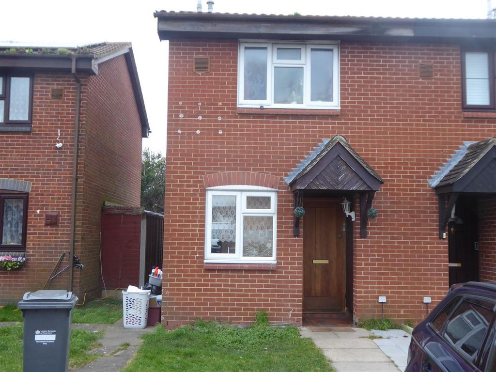 2 bed terraced house to rent in Linslade Close, Hounslow TW4, £1,800 pcm